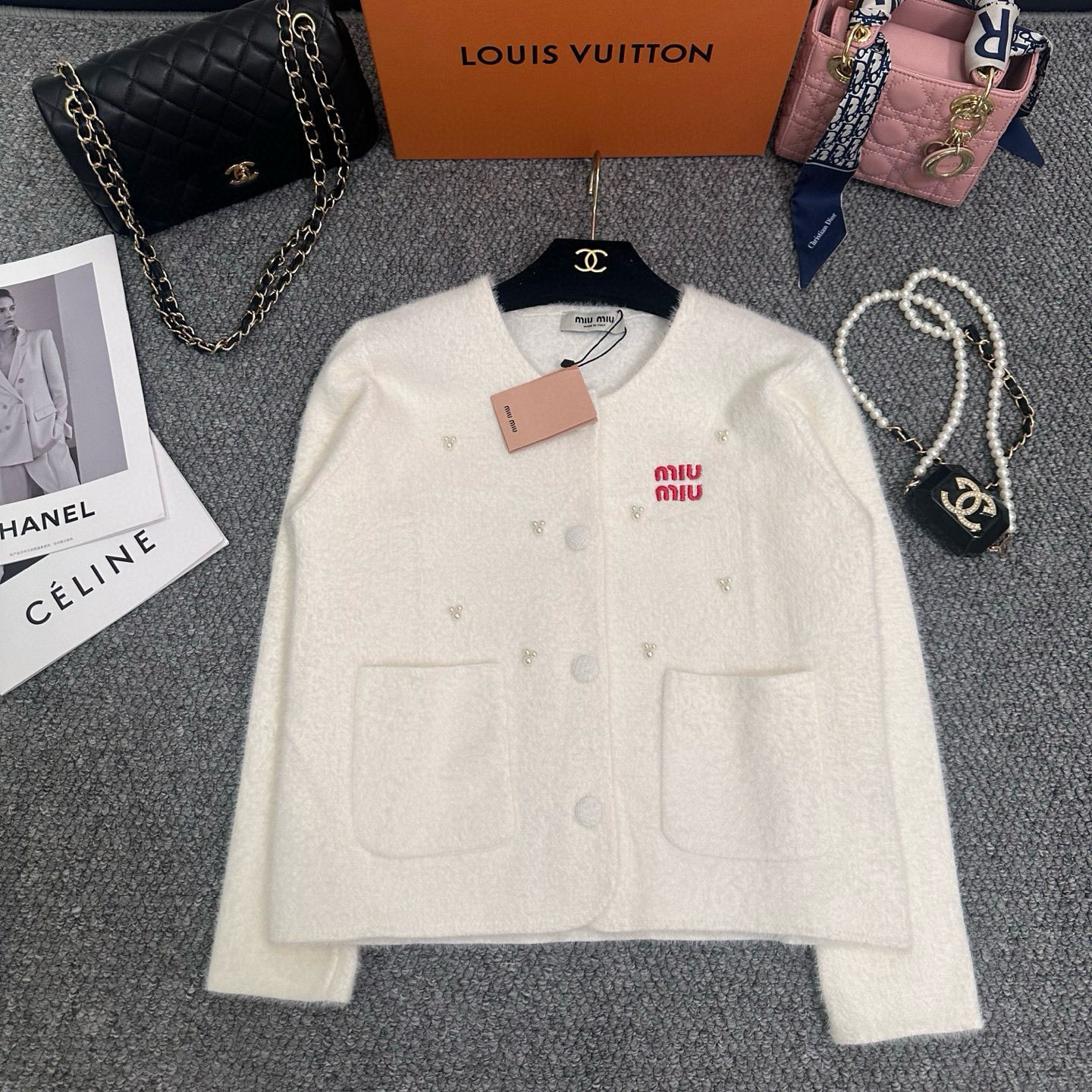 미우미우 2컬러 여자 가디건