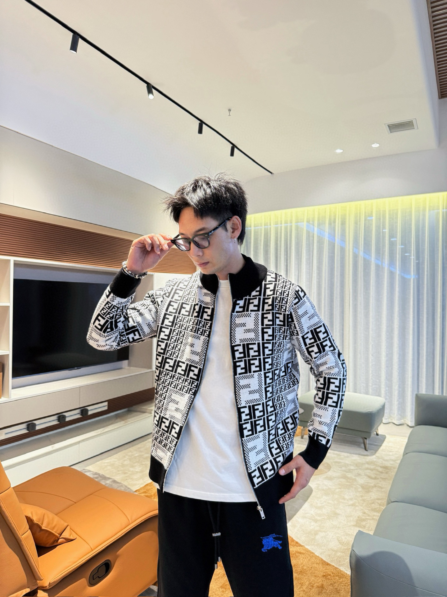 펜디 남자 가디건